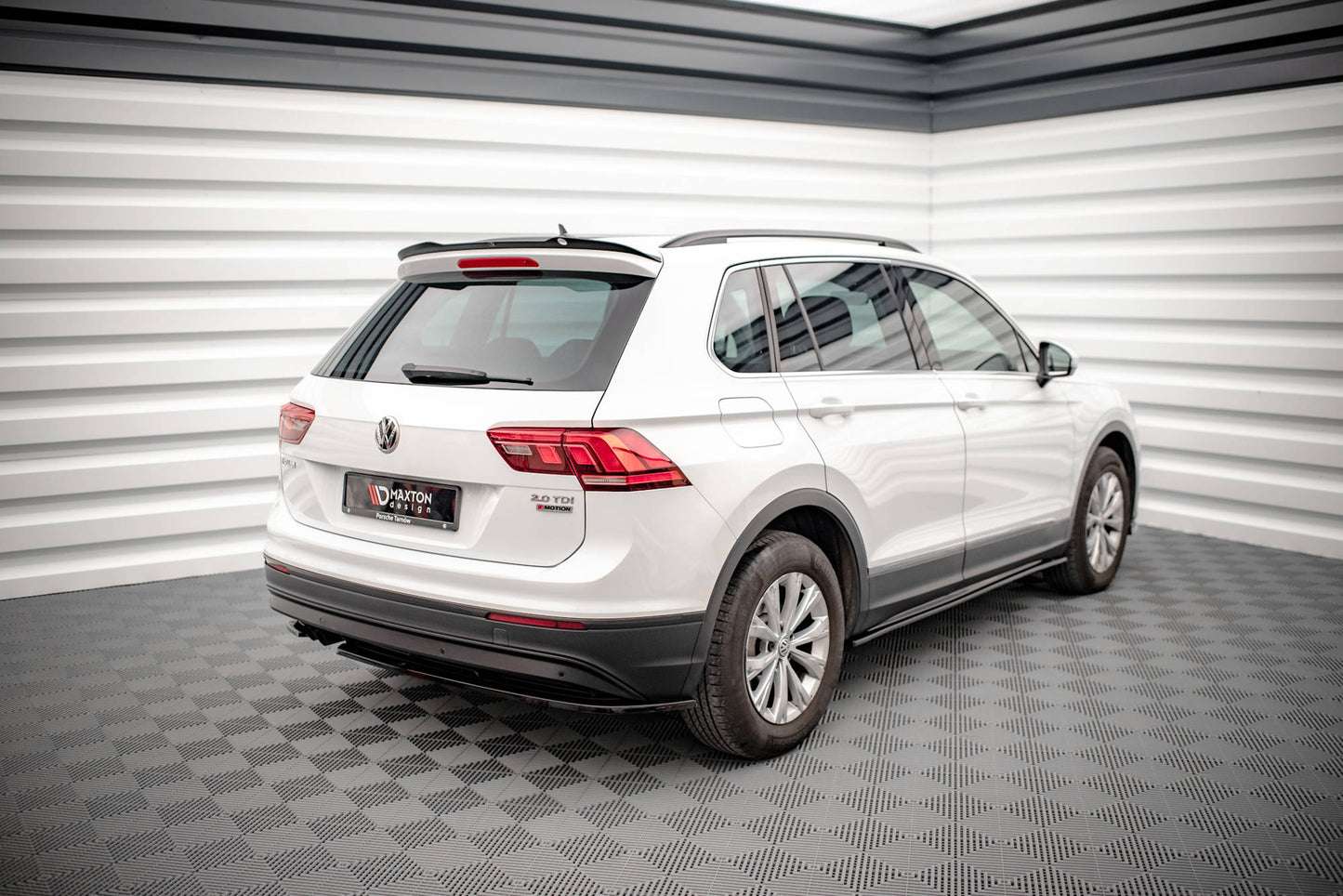 Heck Ansatz Flaps Diffusor für Volkswagen Tiguan Mk2 schwarz Hochglanz