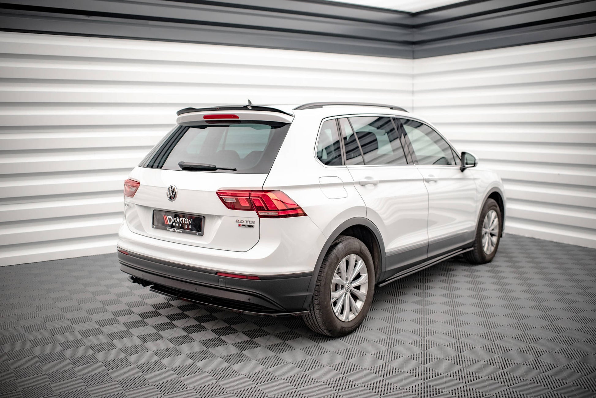 Heck Ansatz Flaps Diffusor für Volkswagen Tiguan Mk2 schwarz Hochglanz