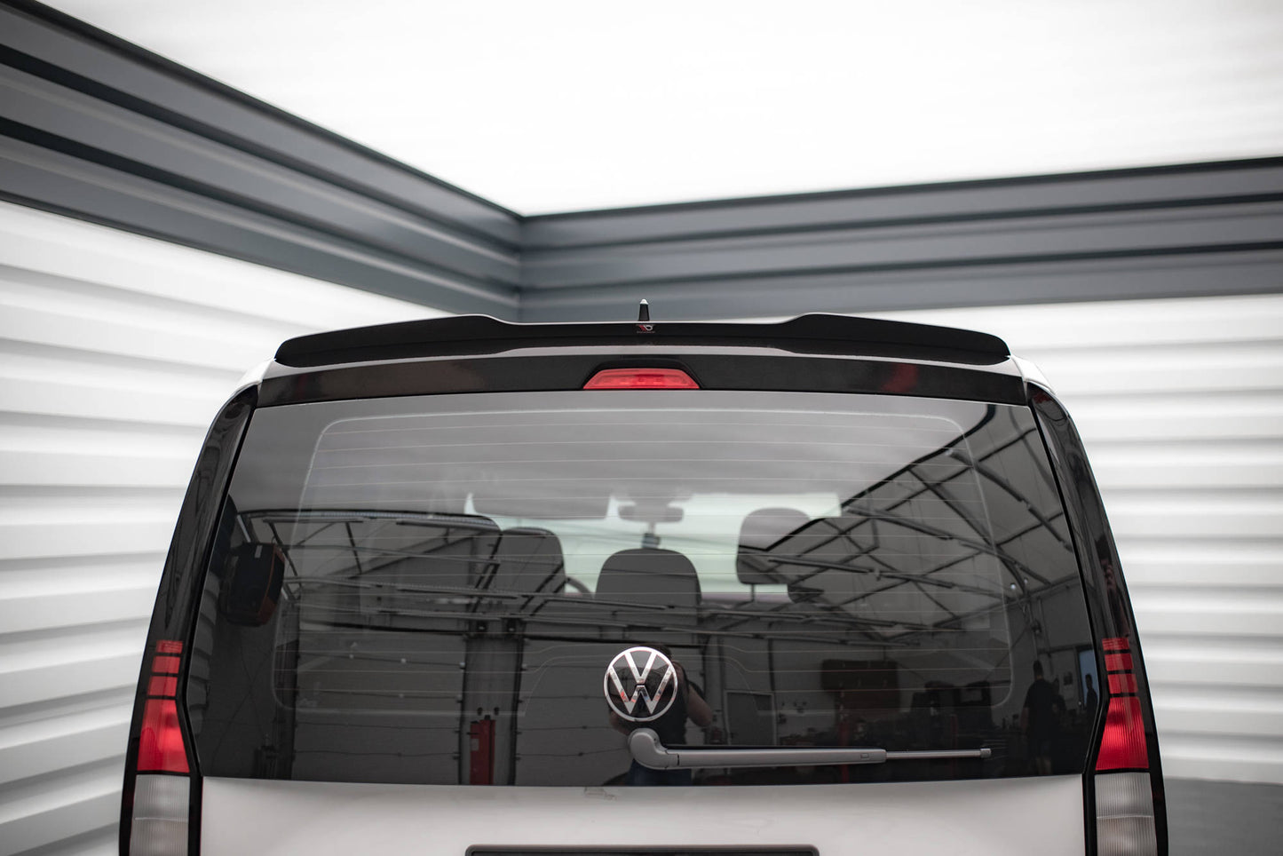 Spoiler CAP für Volkswagen Caddy Mk5 schwarz Hochglanz