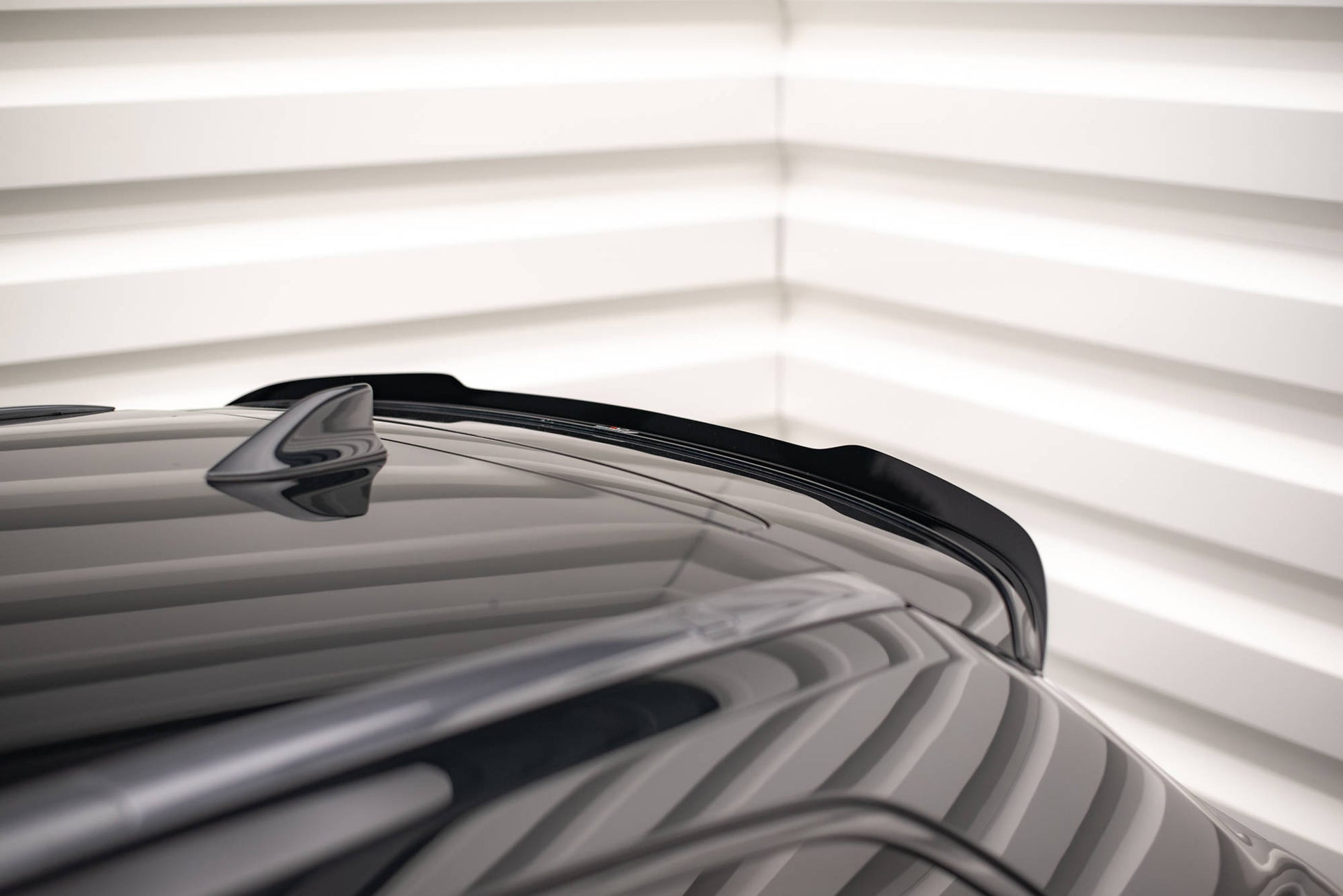 Spoiler CAP für Toyota Avensis Mk3 Facelift Wagon Carbon Look