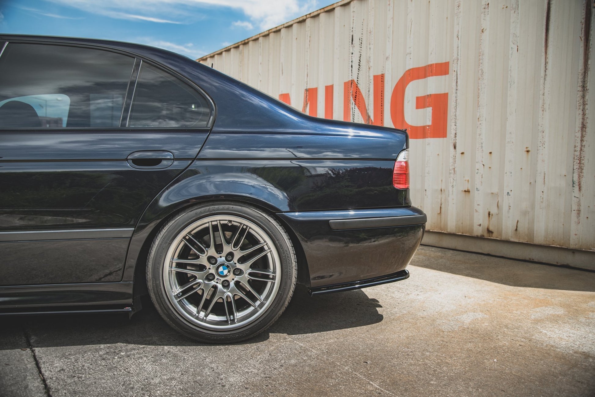Heck Ansatz Flaps Diffusor für BMW M5 E39 Carbon Look