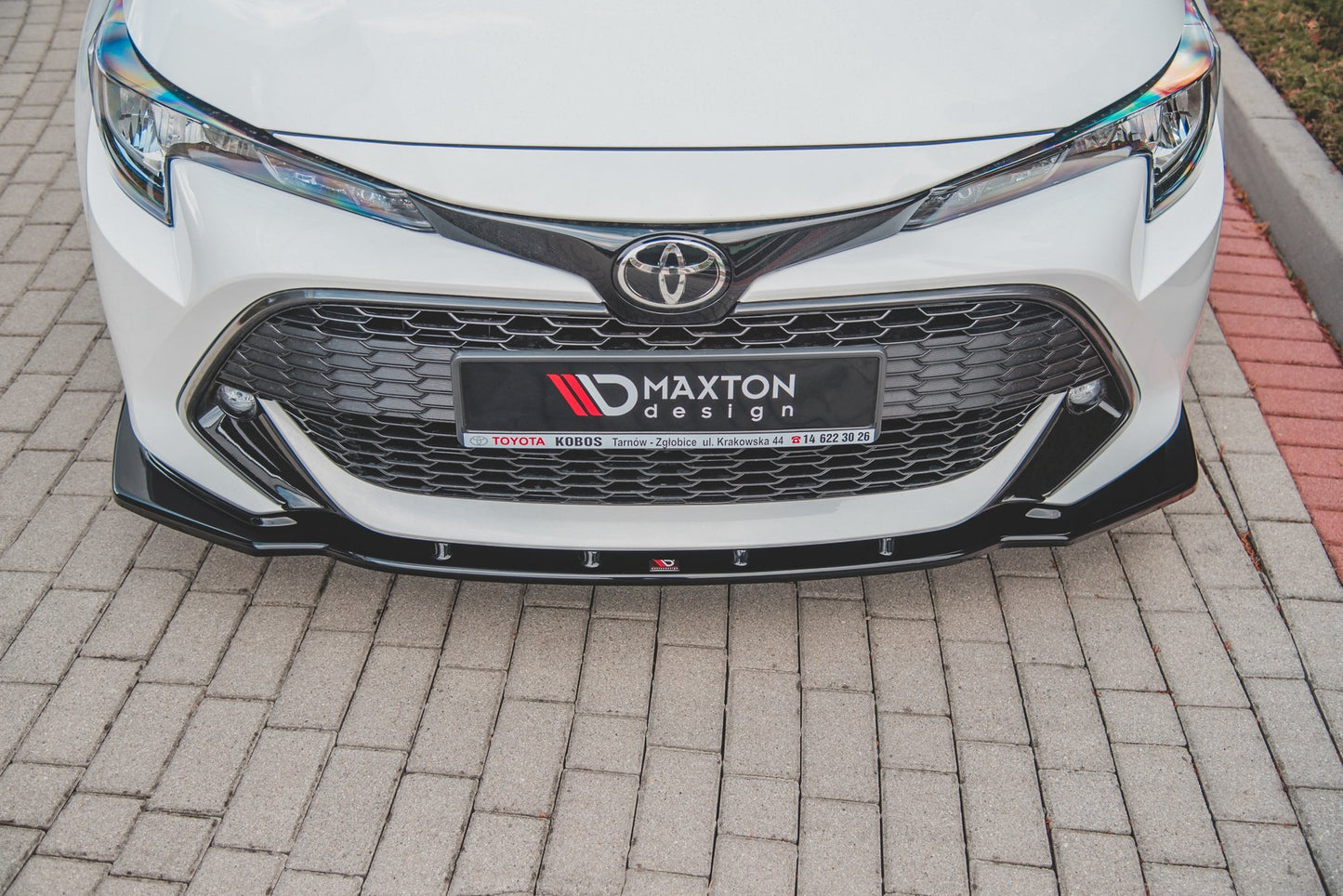 Front Ansatz V.1 für Toyota Corolla XII Touring Sports/ Hatchback schwarz Hochglanz