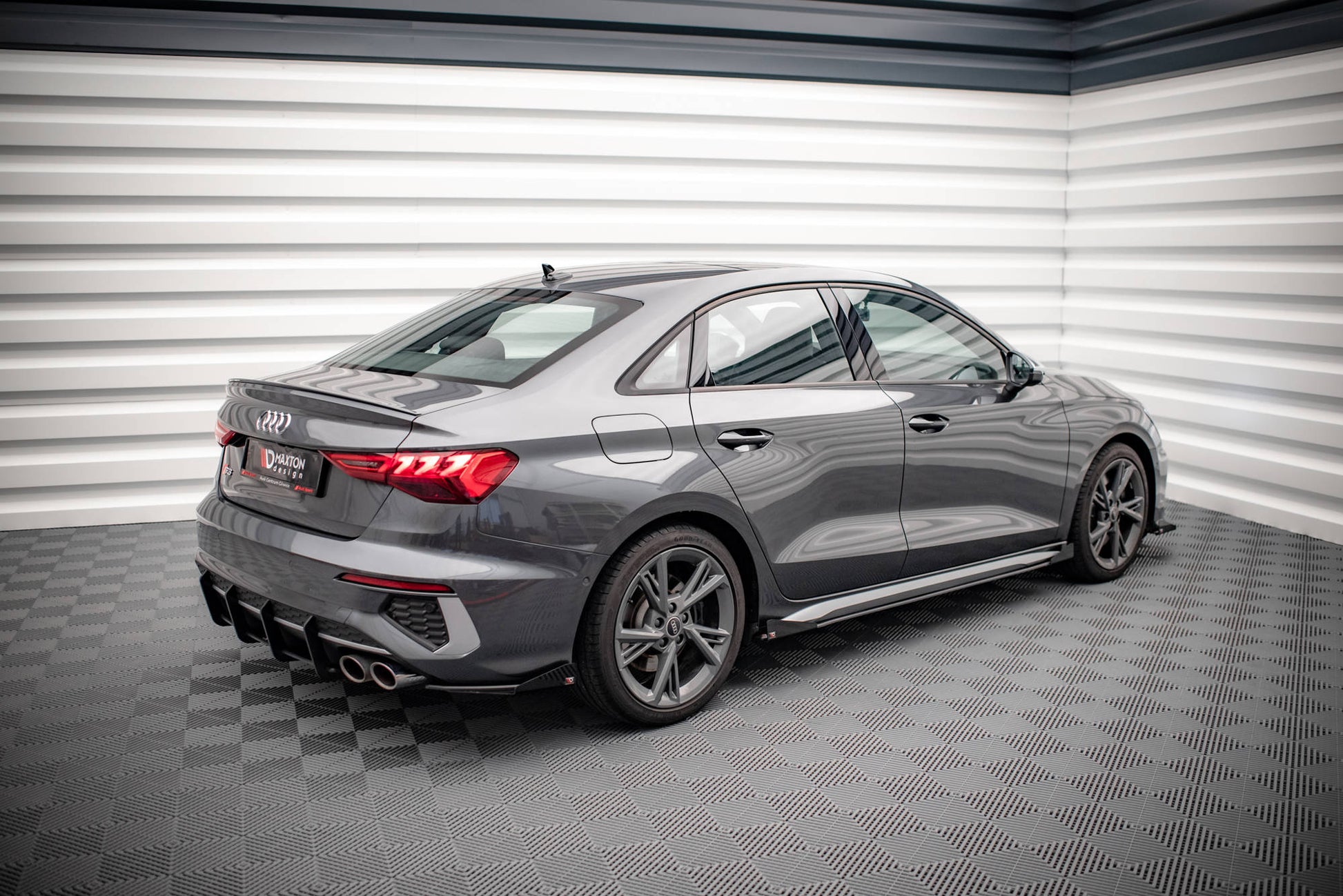 Street Pro Heck Ansatz Flaps Diffusor +Flaps für Audi S3 Limousine 8Y schwarz Hochglanz