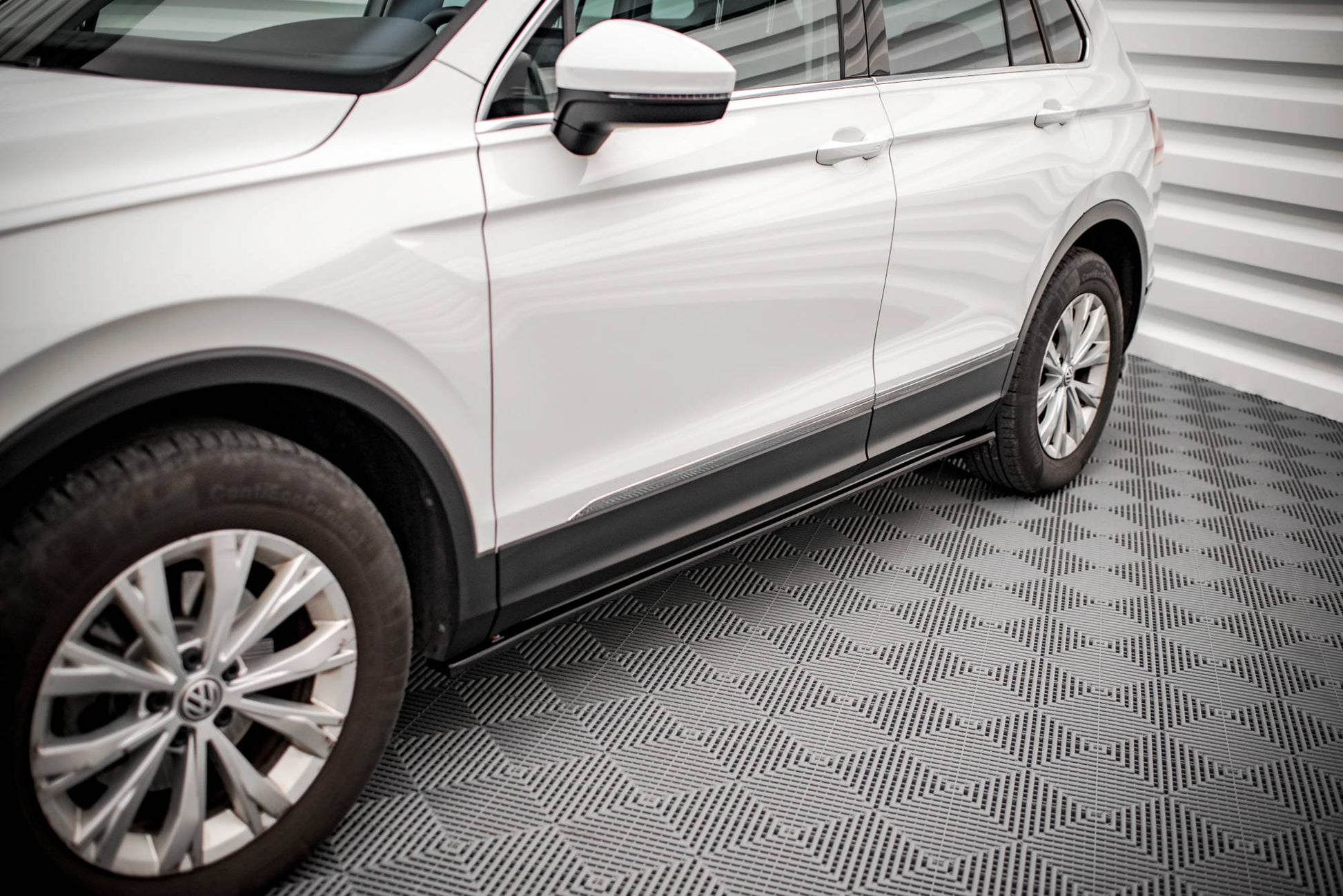 Seitenschweller Ansatz für Volkswagen Tiguan Mk2 schwarz Hochglanz