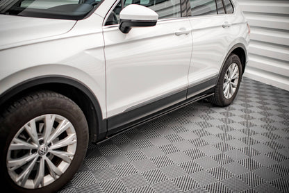 Seitenschweller Ansatz für Volkswagen Tiguan Mk2 schwarz Hochglanz