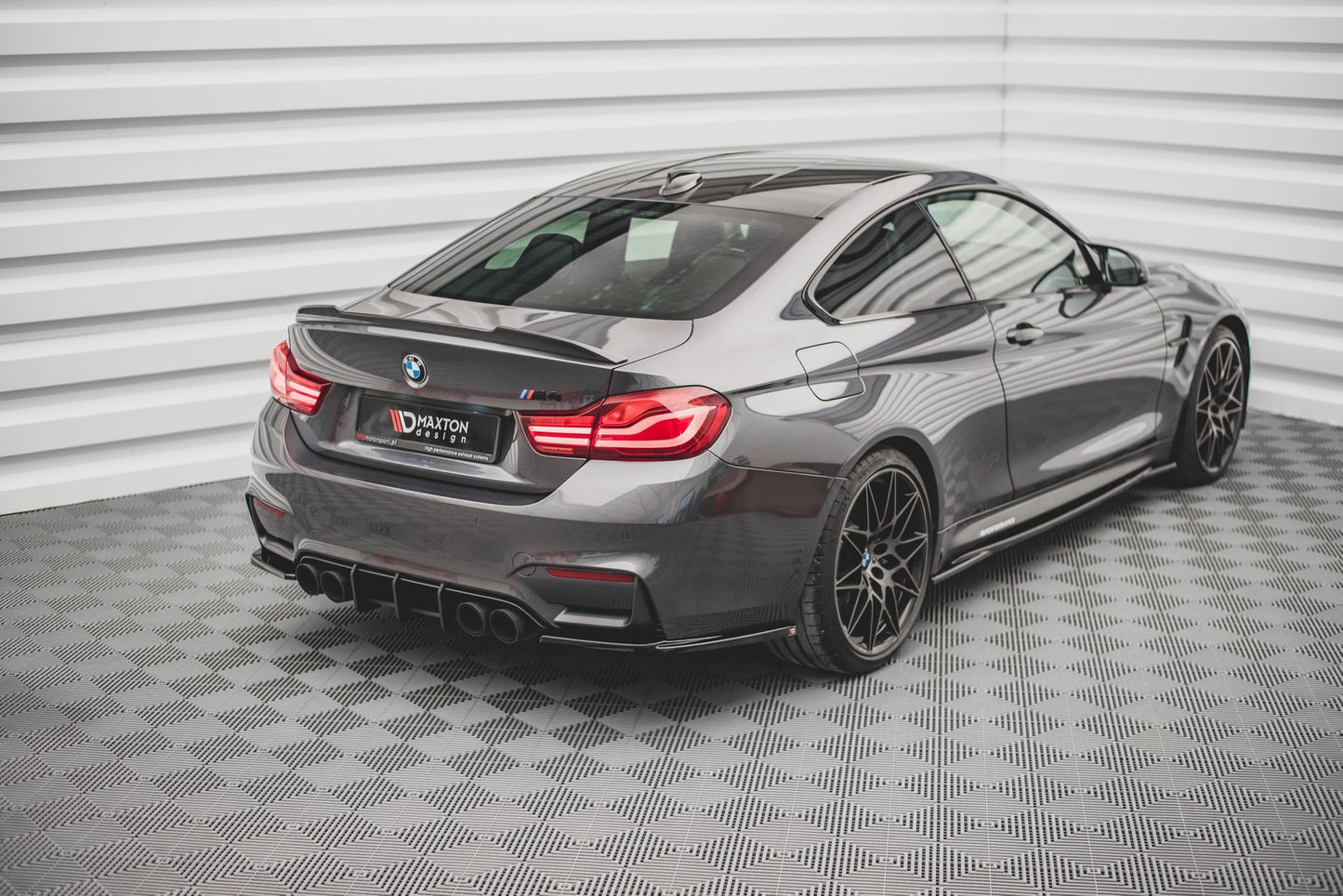 Heck Ansatz Flaps Diffusor V.1 für BMW M4 F82 Carbon Look