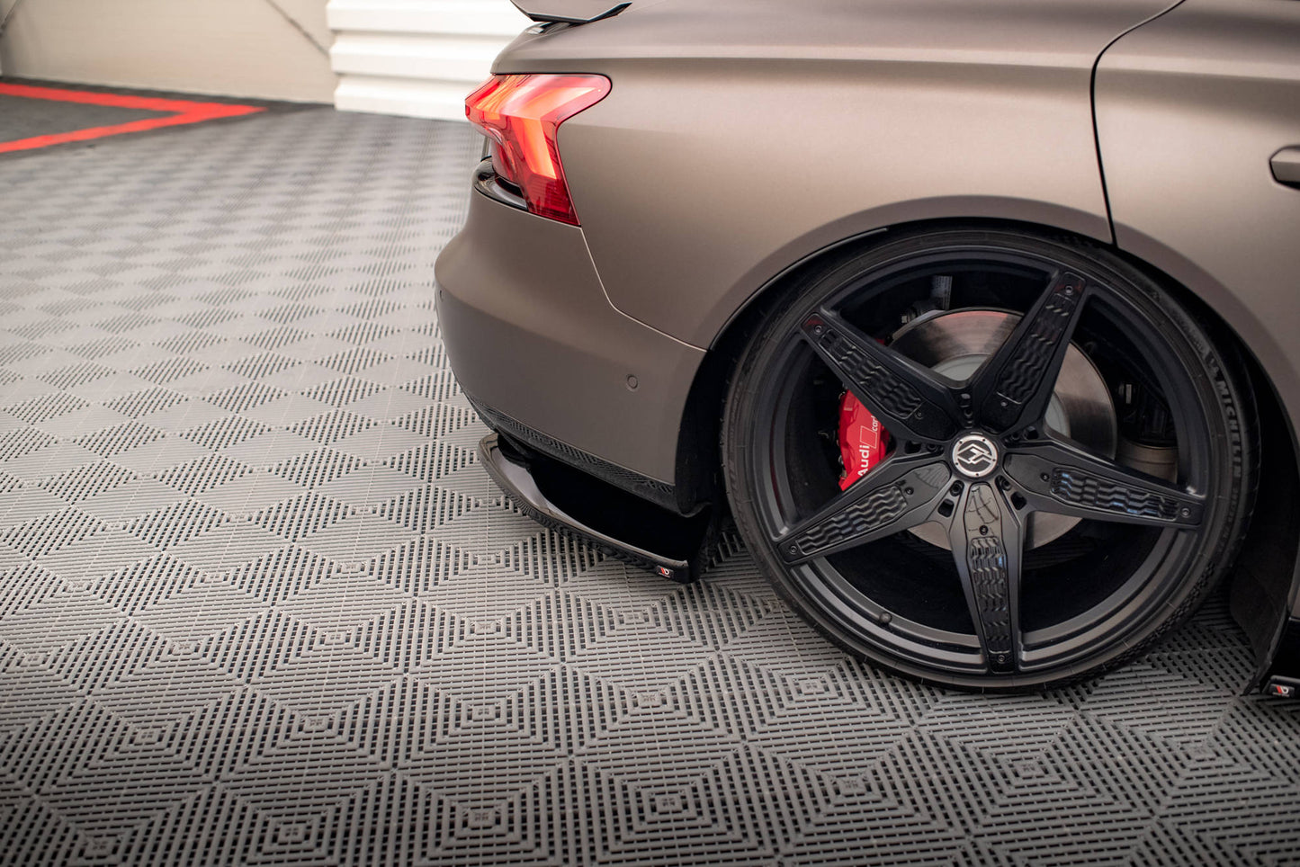 Heck Ansatz Flaps Diffusor V.1 für Audi e-Tron GT / RS GT Mk1 schwarz Hochglanz