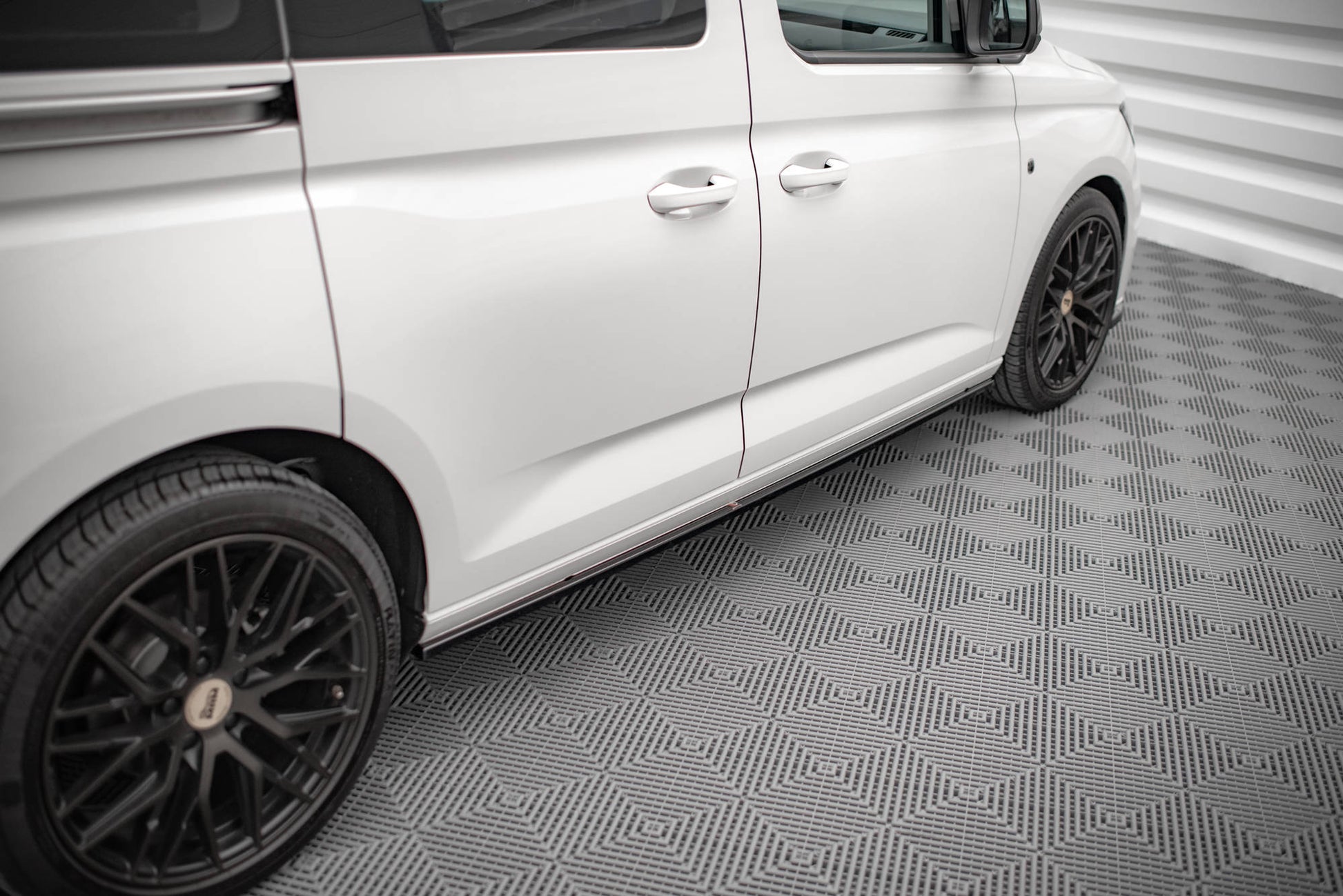 Seitenschweller Ansatz für Volkswagen Caddy Mk5 schwarz matt