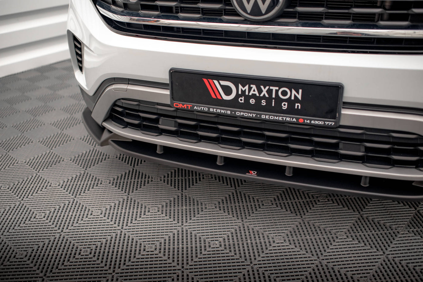 Front Ansatz V.1 für Volkswagen Atlas Cross Sport schwarz Hochglanz