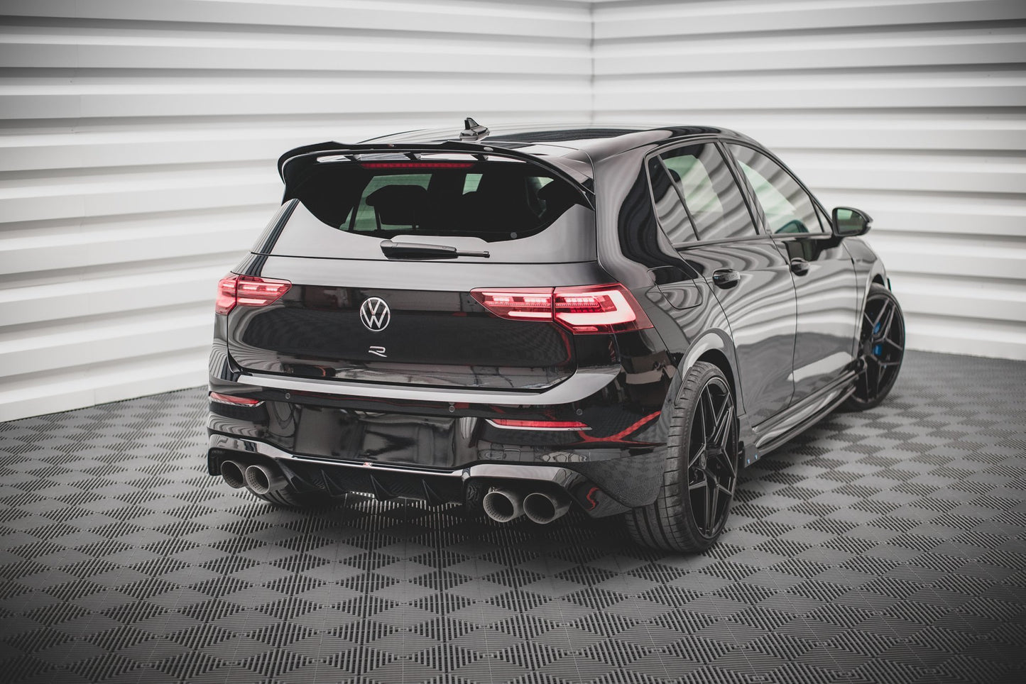 Diffusor Heck Ansatz V.1 für Volkswagen Golf R Mk8 schwarz matt