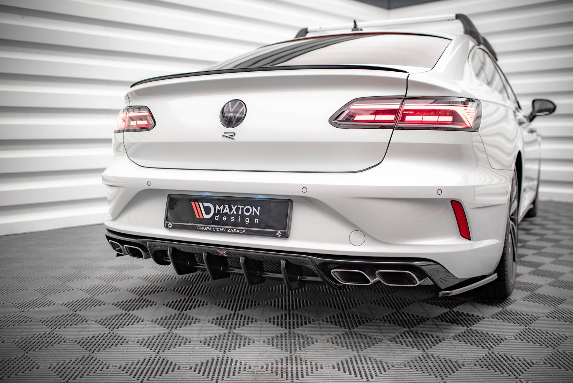 Diffusor Heck Ansatz für Volkswagen Arteon R schwarz Hochglanz
