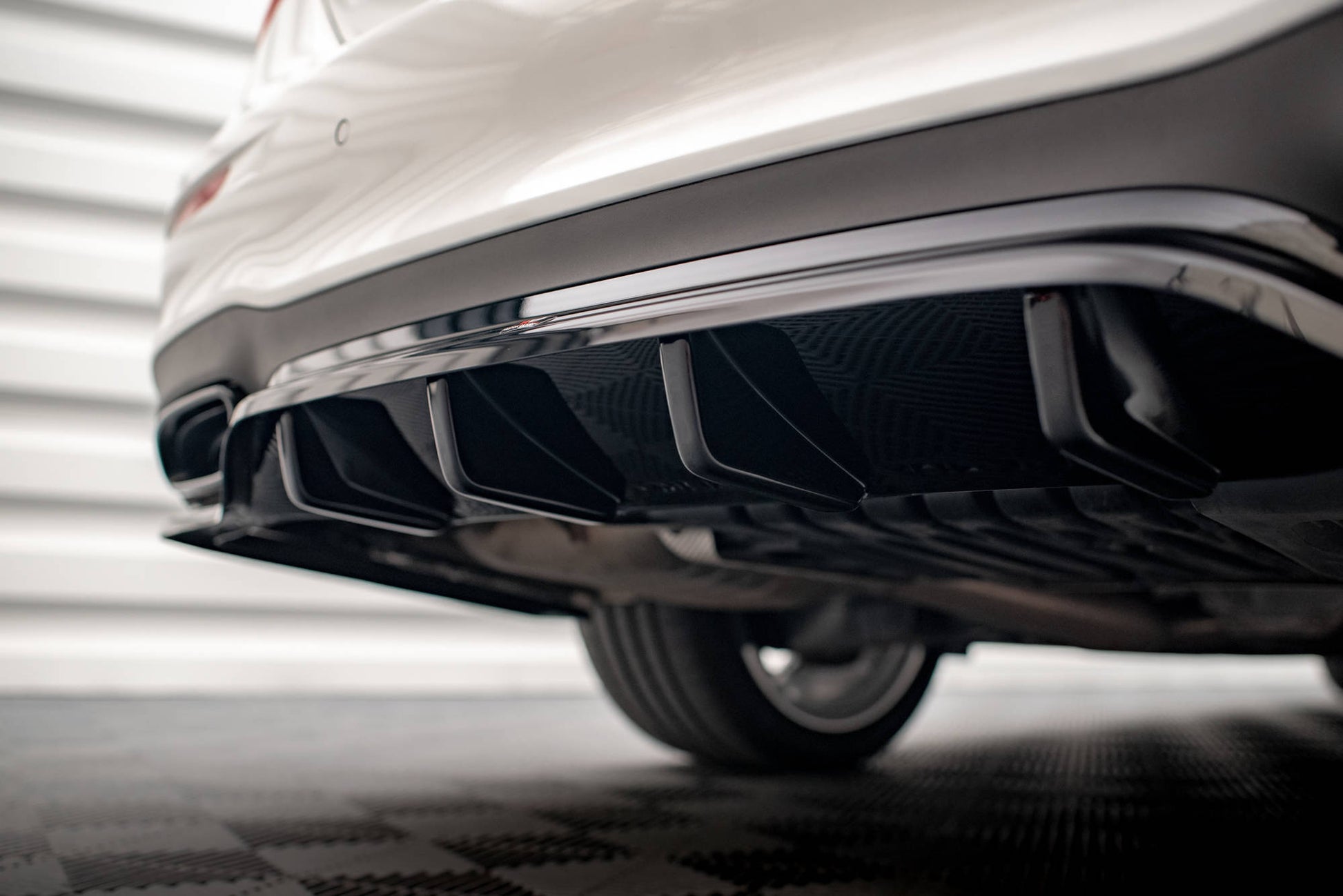 Mittlerer Diffusor Heck Ansatz DTM Look für Mercedes-Benz E AMG-Line W213 Facelift Carbon Look