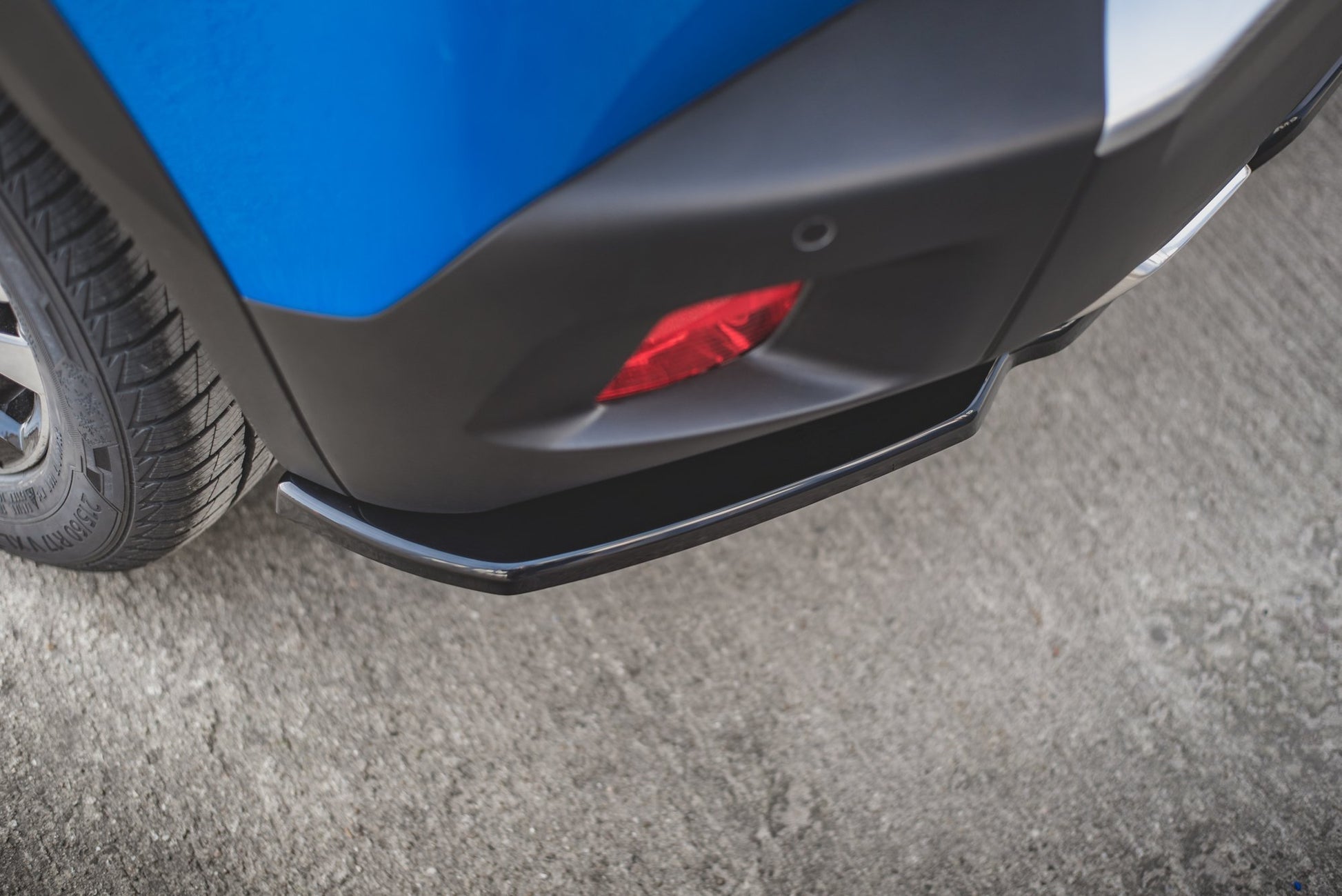 Mittlerer Diffusor Heck Ansatz DTM Look für Peugeot 2008 Mk2 schwarz Hochglanz