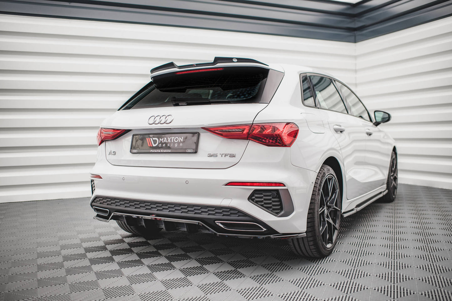Mittlerer Diffusor Heck Ansatz DTM Look für Audi A3 S-Line Sportback 8Y schwarz matt
