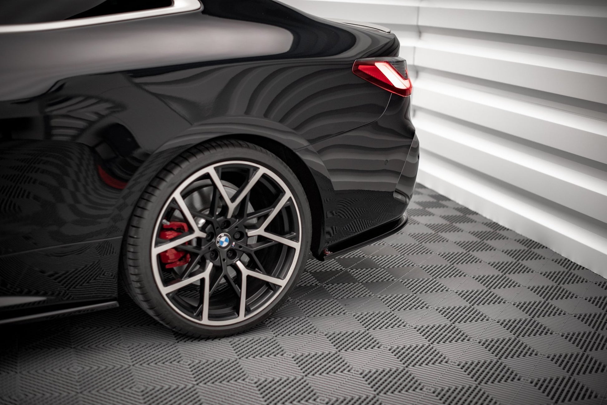 Heck Ansatz Flaps Diffusor V.1 für BMW 4er M-Paket G22 schwarz Hochglanz