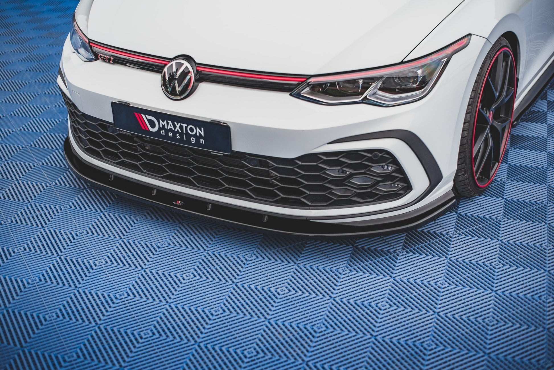 Front Ansatz für Volkswagen Golf 8 GTI schwarz Hochglanz
