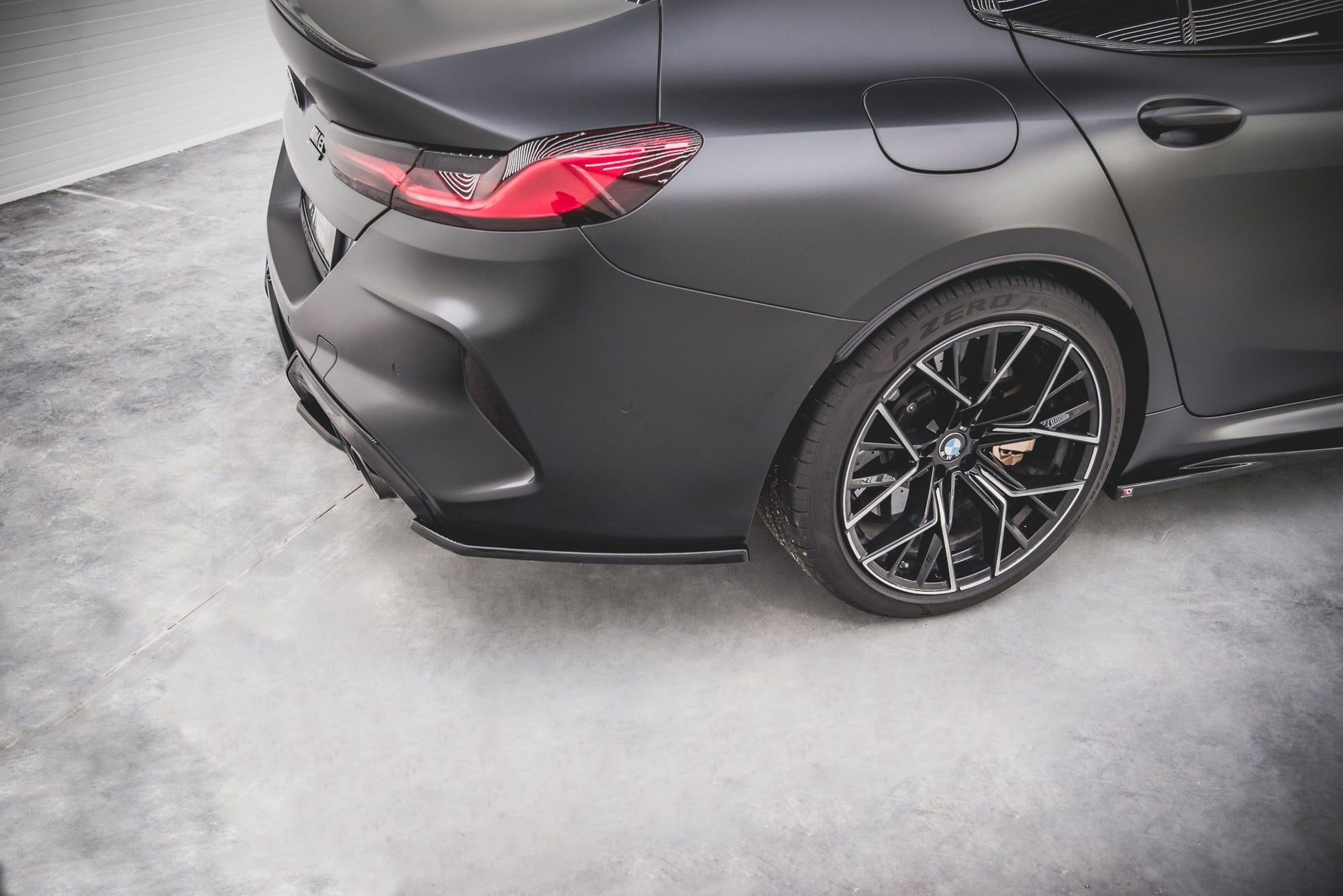 Heck Ansatz Flaps Diffusor V.2 für BMW M8 Gran Coupe F93 schwarz Hochglanz