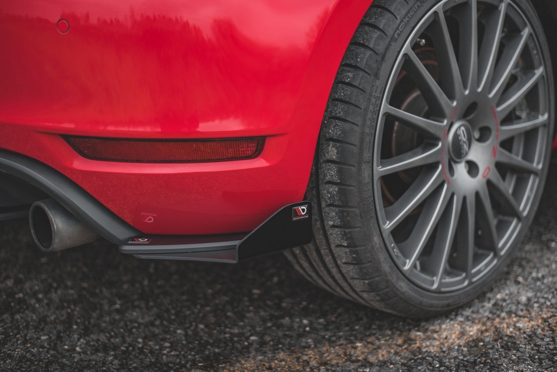Robuste Racing Heck Ansatz Flaps Diffusor +Flaps für Volkswagen Golf GTI Mk6 schwarz Hochglanz