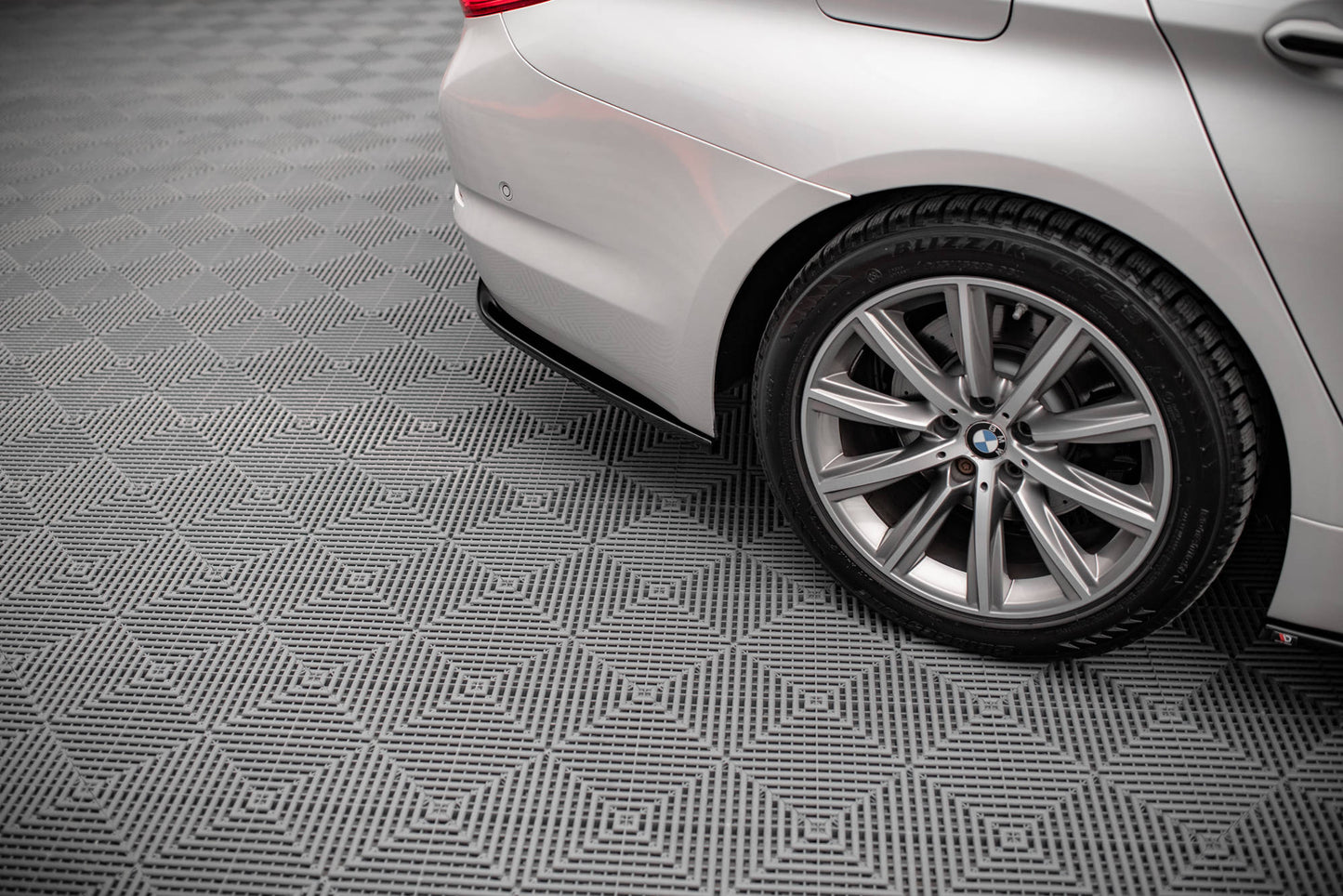 Heck Ansatz Flaps Diffusor für BMW 5er G30 Carbon Look