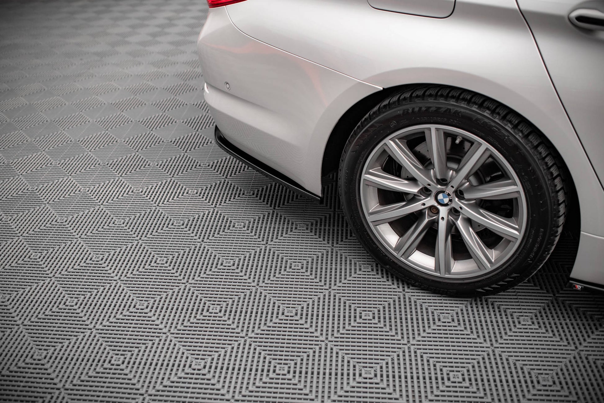 Heck Ansatz Flaps Diffusor für BMW 5er G30 Carbon Look