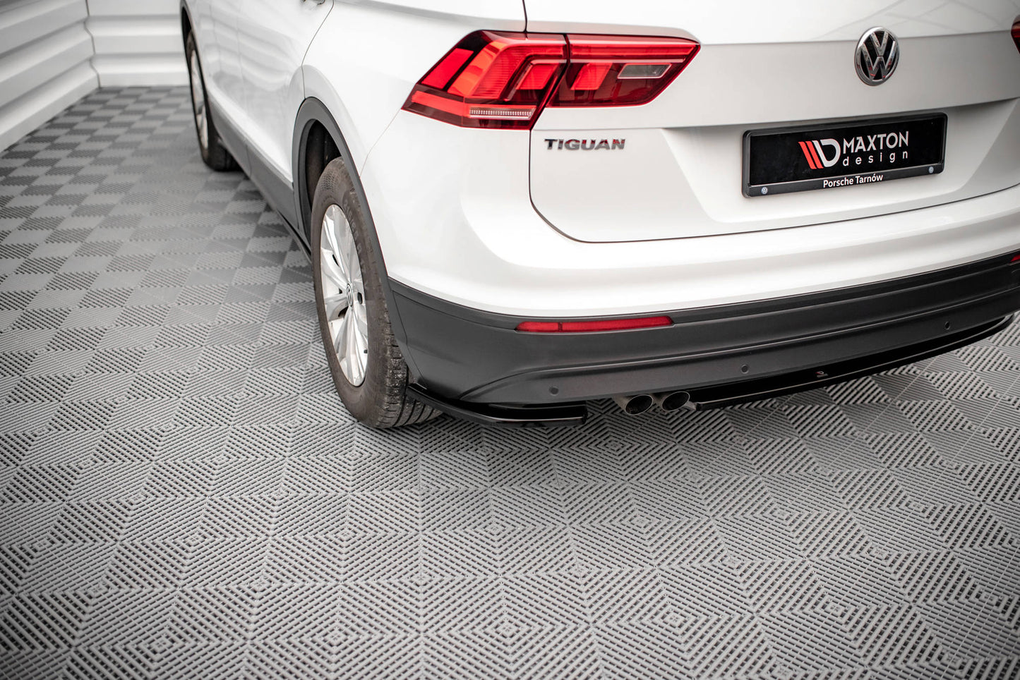 Heck Ansatz Flaps Diffusor für Volkswagen Tiguan Mk2 schwarz Hochglanz