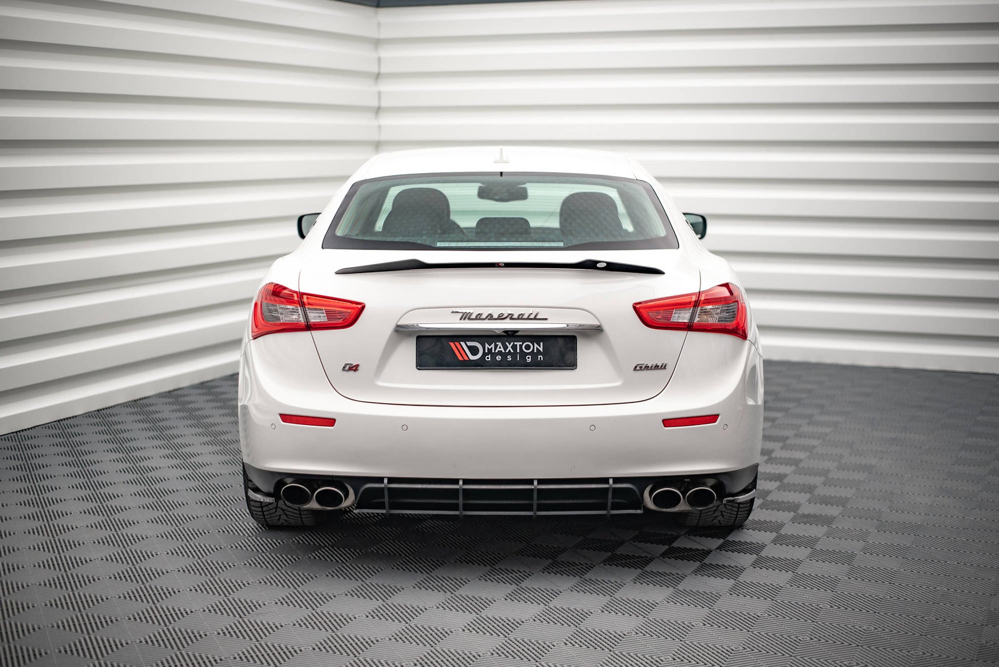 Spoiler CAP für Maserati Ghibli Mk3 schwarz Hochglanz