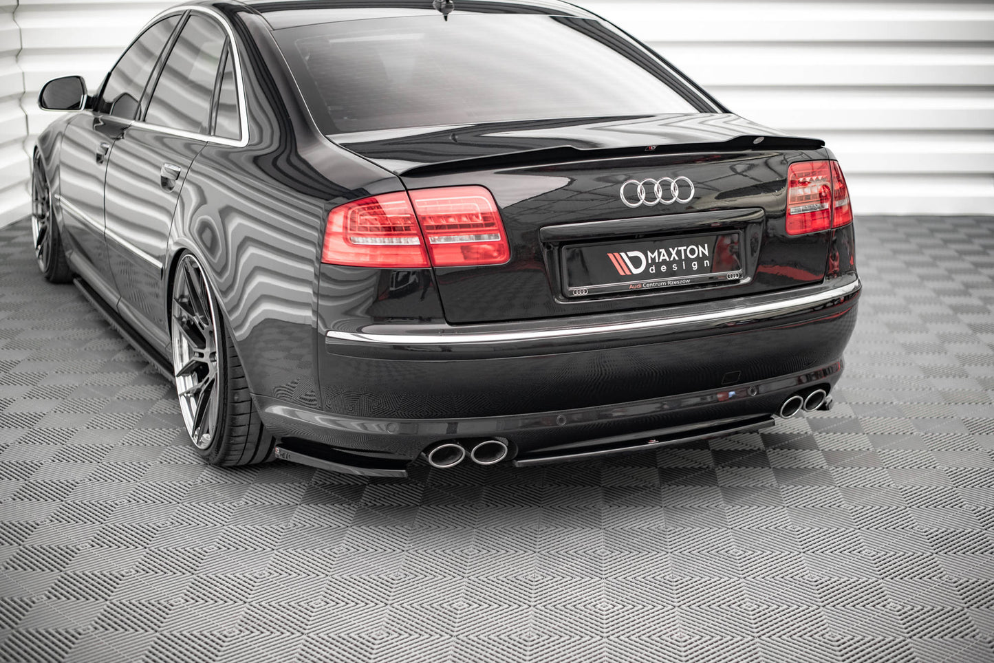 Mittlerer Diffusor Heck Ansatz für Audi S8 D3 schwarz Hochglanz
