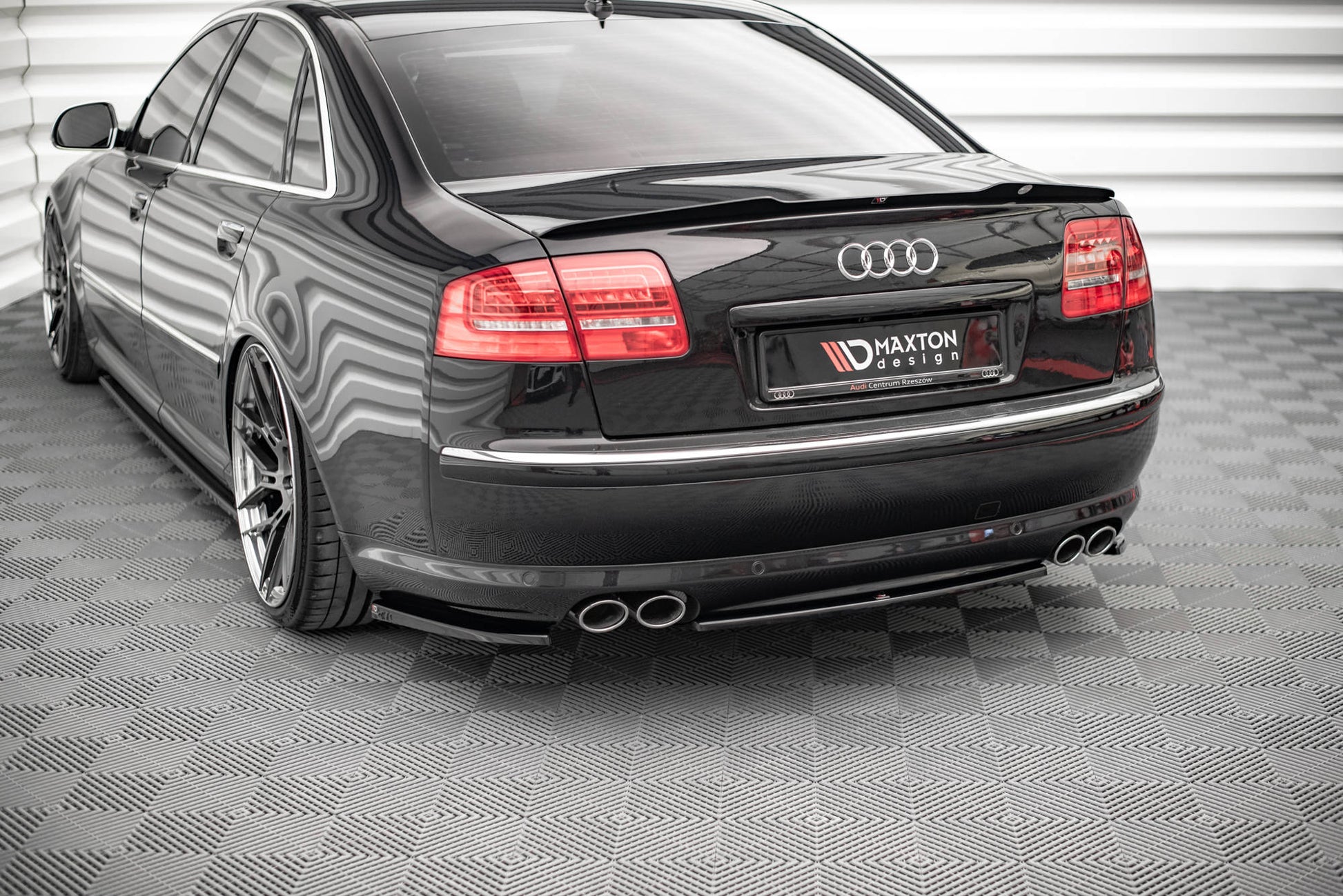 Mittlerer Diffusor Heck Ansatz für Audi S8 D3 schwarz Hochglanz