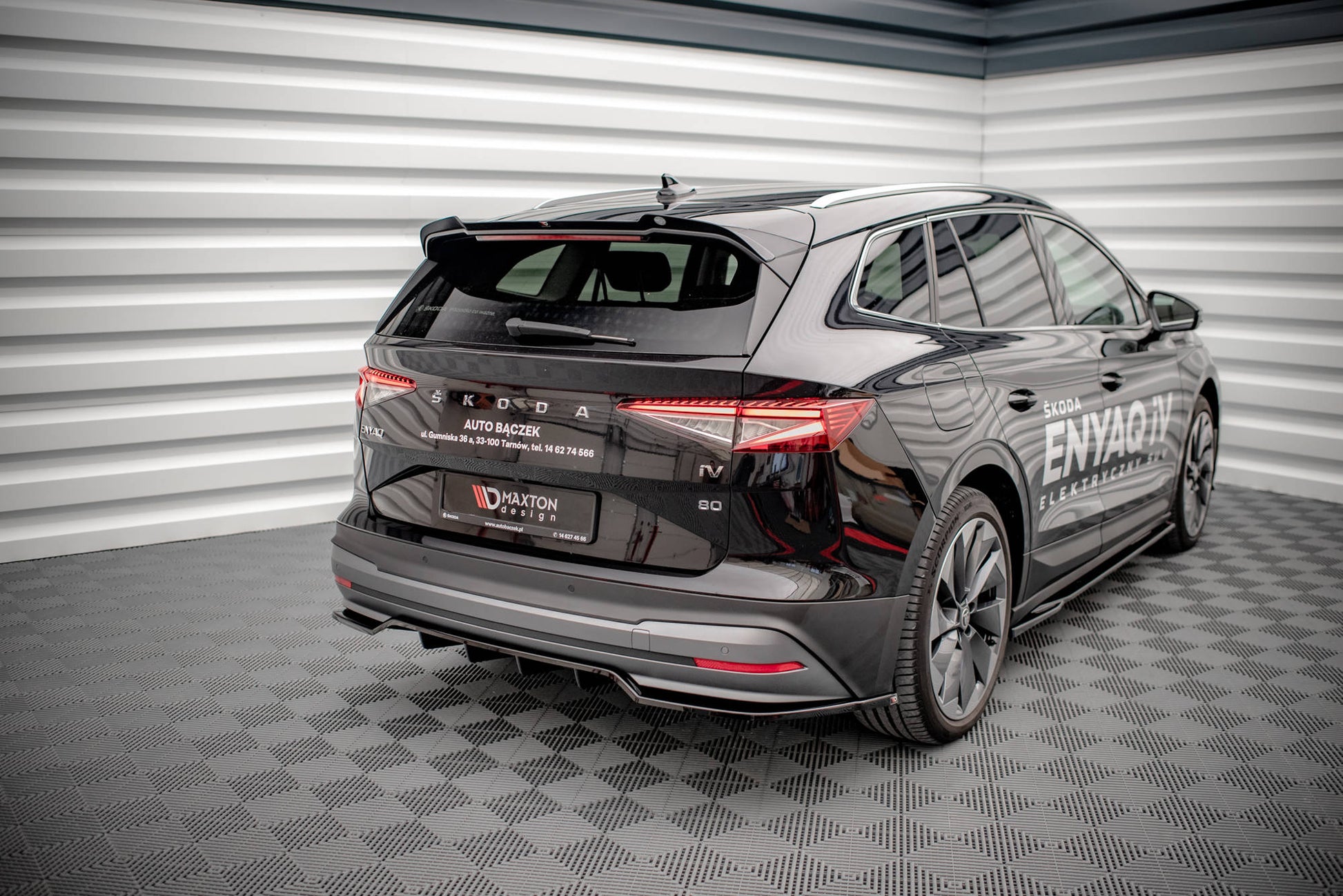 Mittlerer Diffusor Heck Ansatz DTM Look für Skoda Enyaq iV schwarz matt