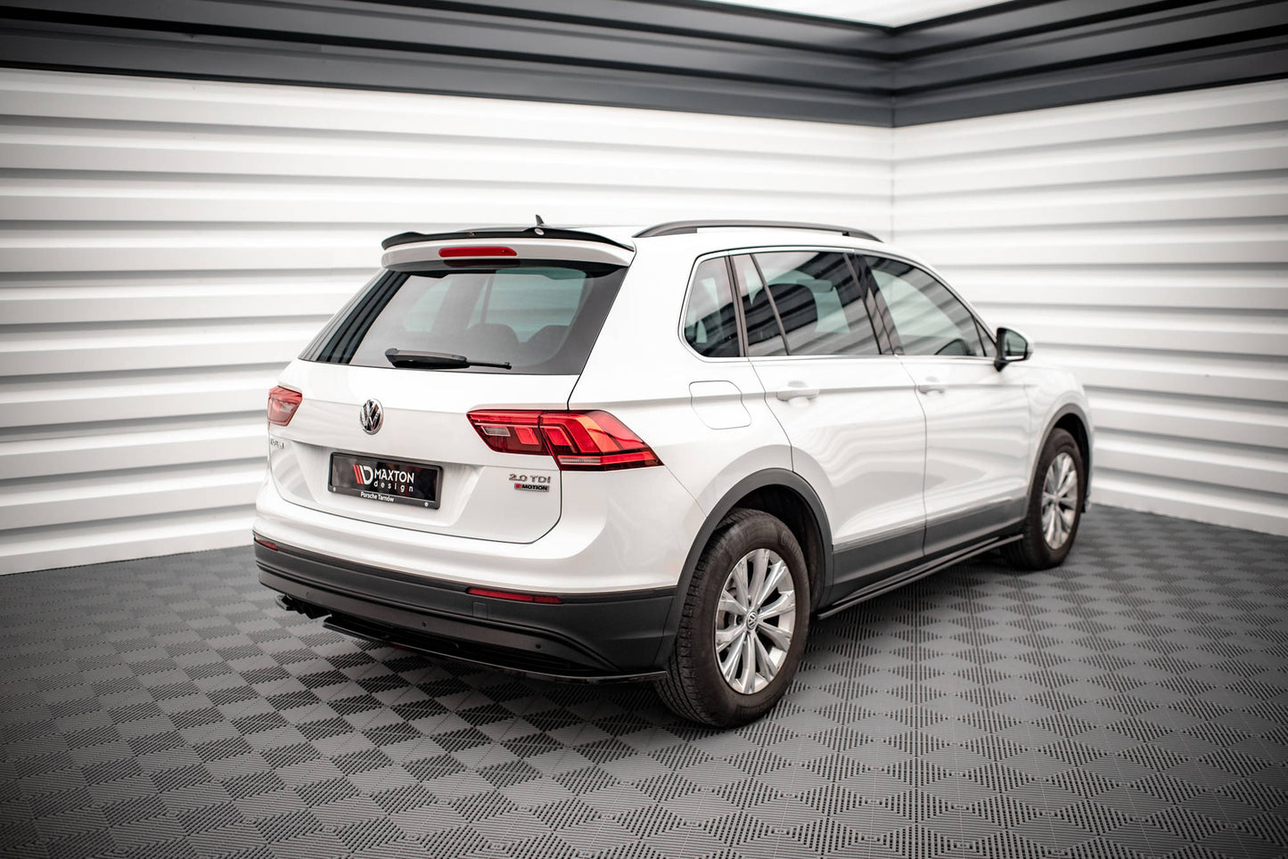 Spoiler CAP für Volkswagen Tiguan Mk2 Carbon Look