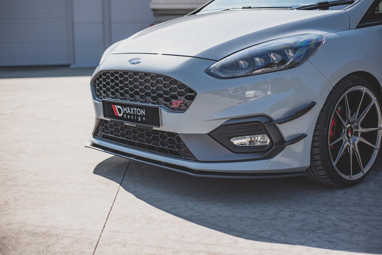 Robuste Racing Front Ansatz für passend für Ford Fiesta Mk8 ST / ST-Line