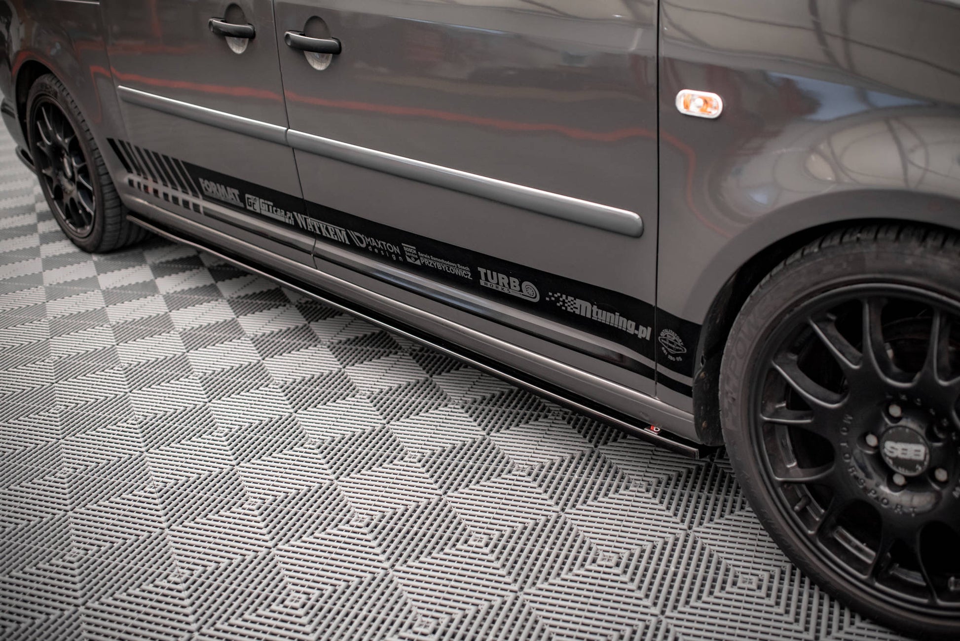 Seitenschweller Ansatz für Volkswagen Caddy Long Mk3 Facelift schwarz Hochglanz