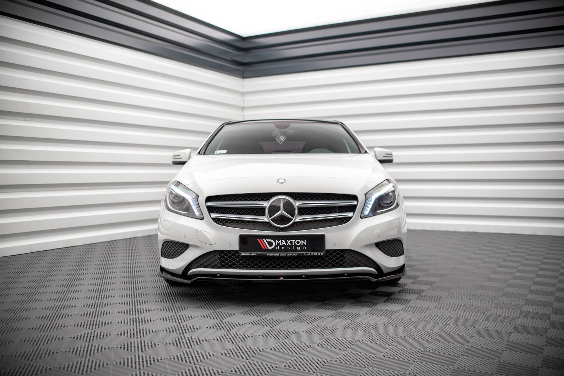 Front Ansatz V.2 für Mercedes-Benz A W176 schwarz Hochglanz