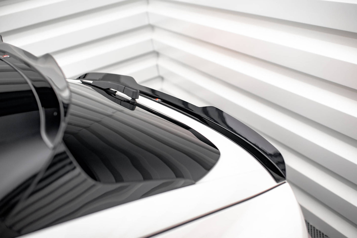 Niedriger Spoiler CAP für Ford Mustang Mach-E Mk1 schwarz Hochglanz