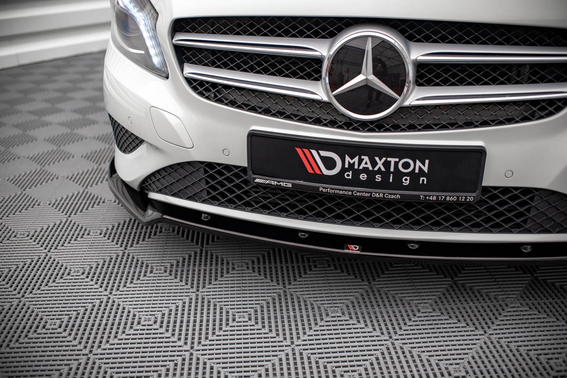 Front Ansatz V.2 für Mercedes-Benz A W176 schwarz Hochglanz