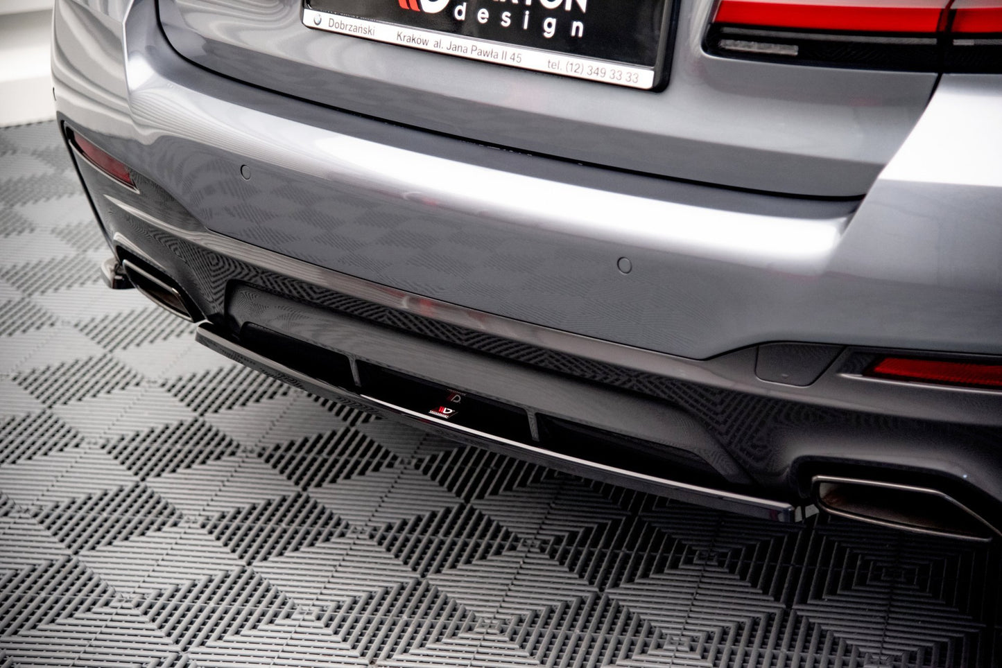 Mittlerer Diffusor Heck Ansatz für BMW 5er G30 Facelift M-Paket schwarz matt