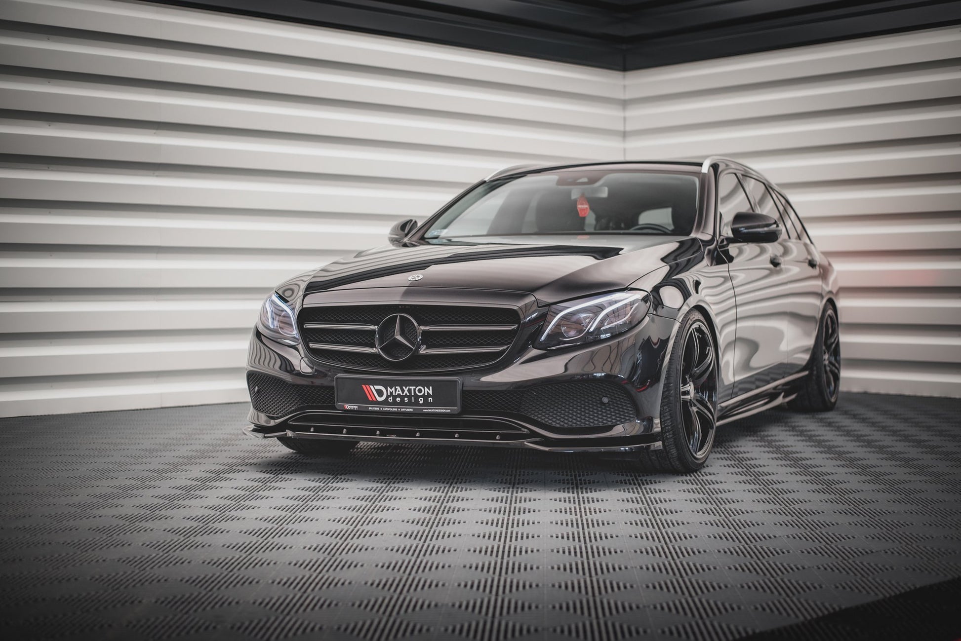 Front Ansatz für Mercedes-Benz E W213 schwarz Hochglanz