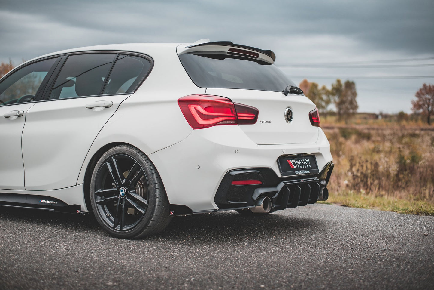 Robuste Racing Heck Ansatz Flaps Diffusor V.3 +Flaps für BMW 1er M140i  schwarz Hochglanz