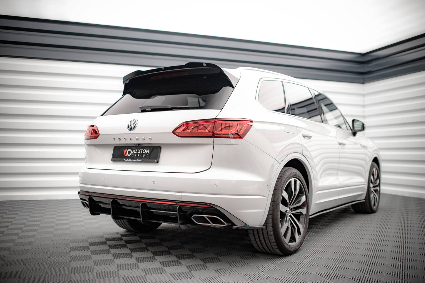 Spoiler CAP für Volkswagen Touareg R-Line Mk3 schwarz Hochglanz