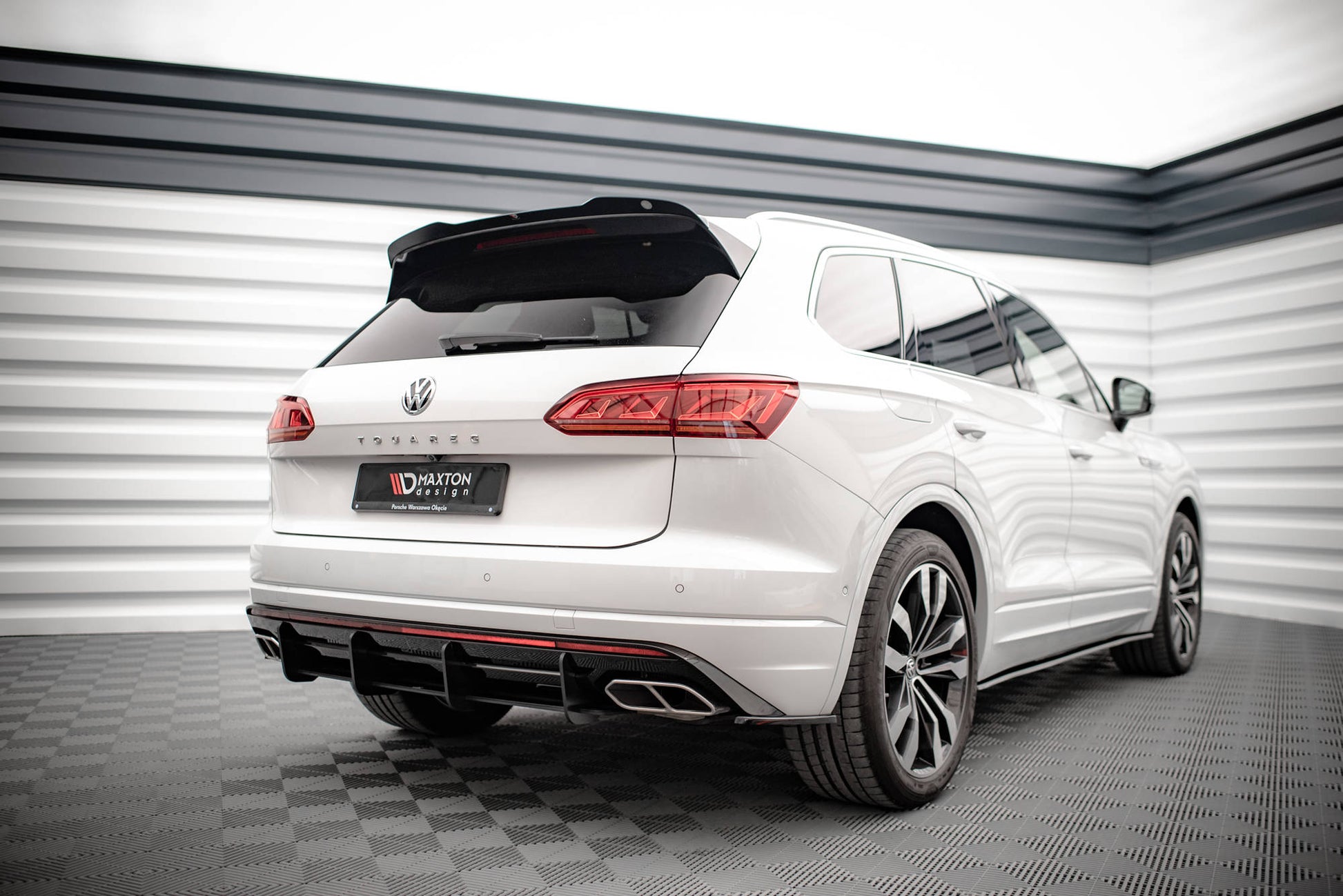 Spoiler CAP für Volkswagen Touareg R-Line Mk3 schwarz Hochglanz