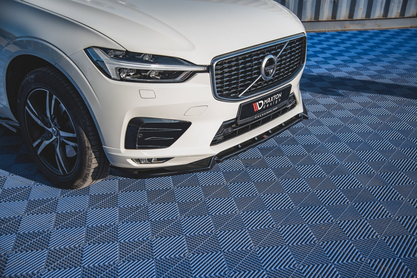 Front Ansatz V.2 für Volvo XC60 Mk2 R-Design schwarz matt