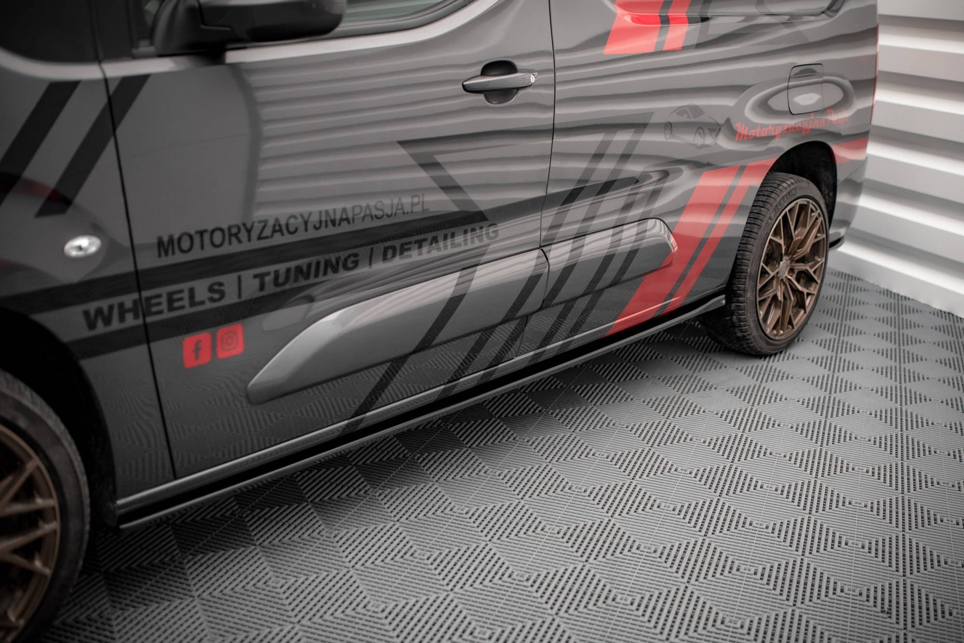 Seitenschweller Ansatz für Peugeot Partner Maxi Mk3 schwarz Hochglanz