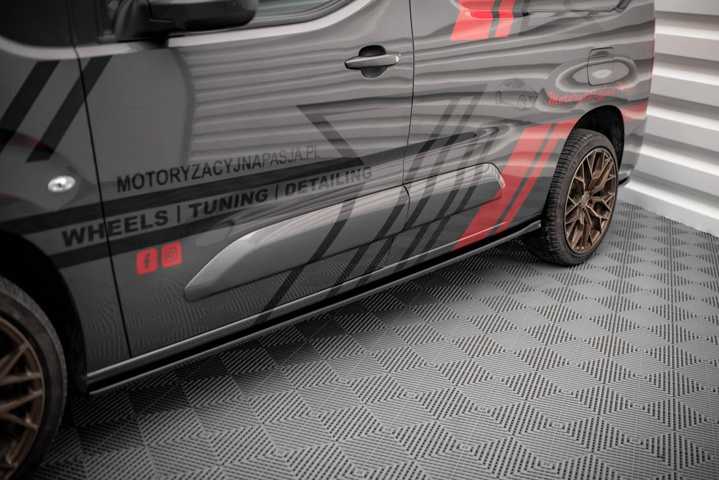 Seitenschweller Ansatz für Peugeot Partner Maxi Mk3 schwarz matt