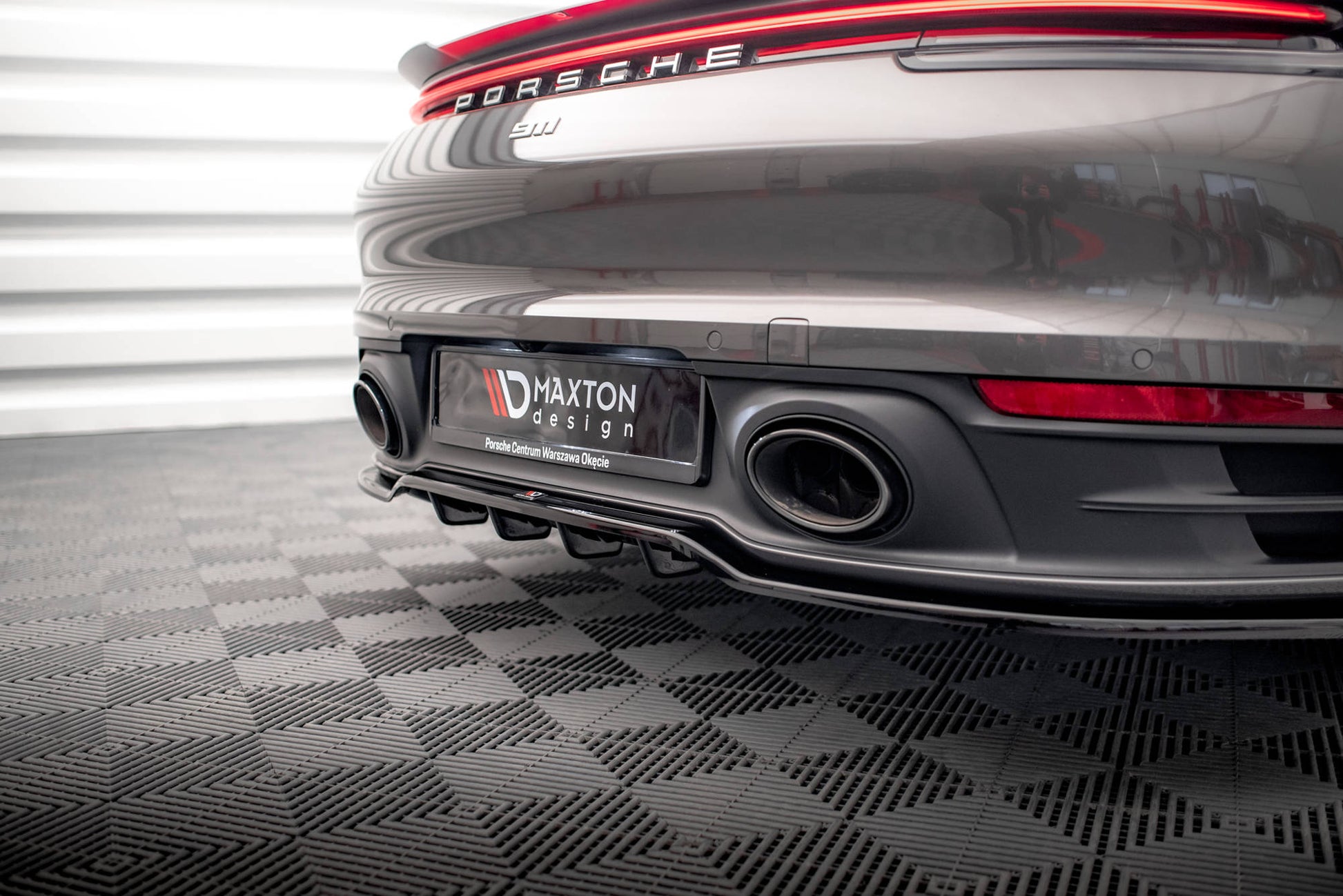 Mittlerer Diffusor Heck Ansatz DTM Look für Porsche 911 Carrera 4S 992 schwarz Hochglanz
