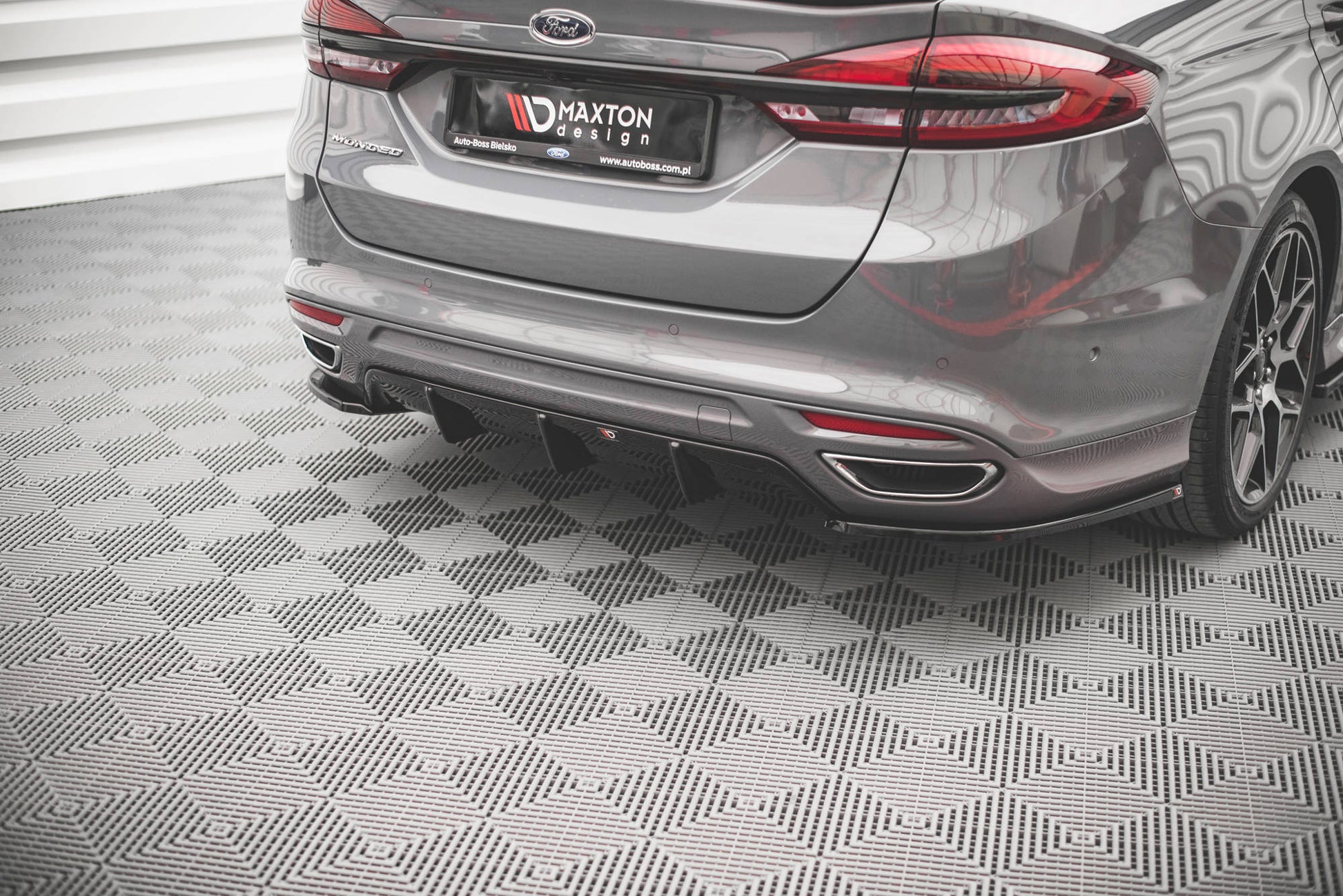 Heck Ansatz Flaps Diffusor V.2 für Ford Mondeo ST-Line Mk5 Facelift Carbon Look