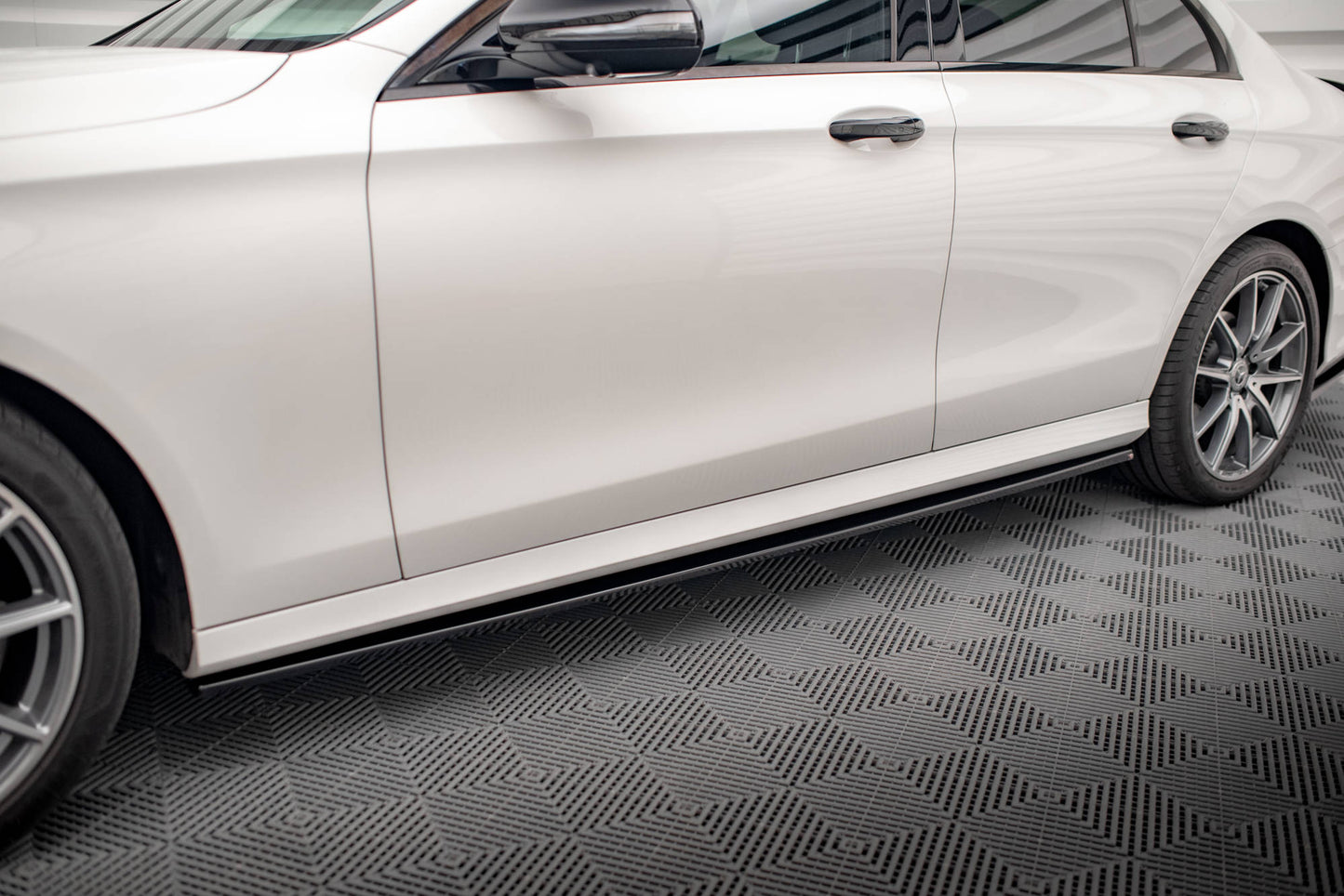 Seitenschweller Ansatz für Mercedes-Benz E AMG-Line W213 Facelift schwarz matt