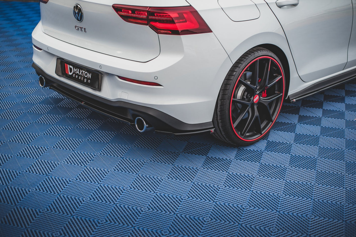 Heck Ansatz Flaps Diffusor für Volkswagen Golf 8 GTI schwarz Hochglanz