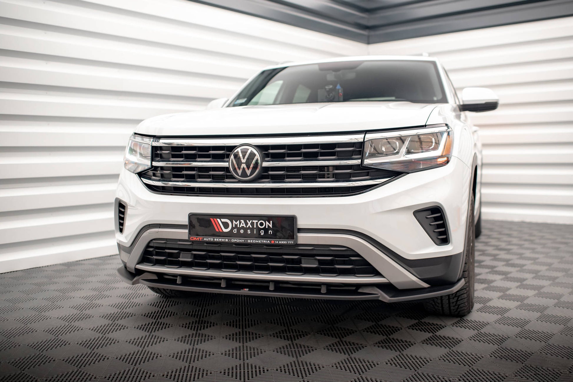 Front Ansatz V.1 für Volkswagen Atlas Cross Sport schwarz Hochglanz