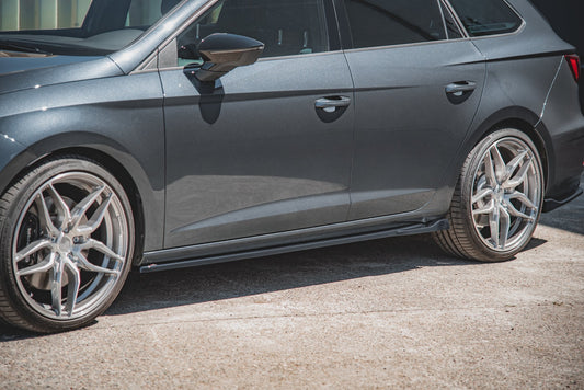 Seitenschweller Ansatz für V.4 Seat Leon Cupra / FR Mk3 FL Carbon Look