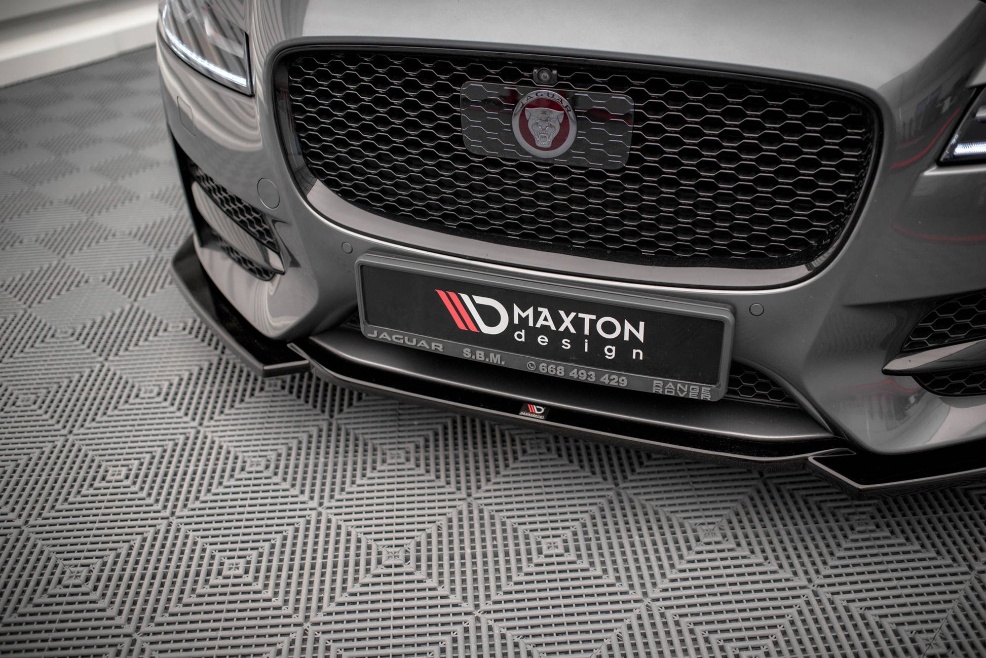Front Ansatz V.1 für Jaguar XF R-Sport Mk2 Carbon Look